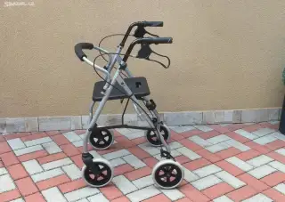 Chodítko pro seniory odlehčené skládací