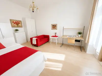 Krátkodobý pronáj. oploc. pozemku 350 m²–Praha 10, Záběhlice