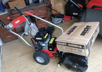 Motorový kartáč Hecht 8616SE