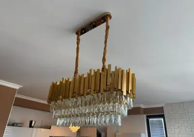 2 elegantní křišťálové lustry – zlaté provedení
