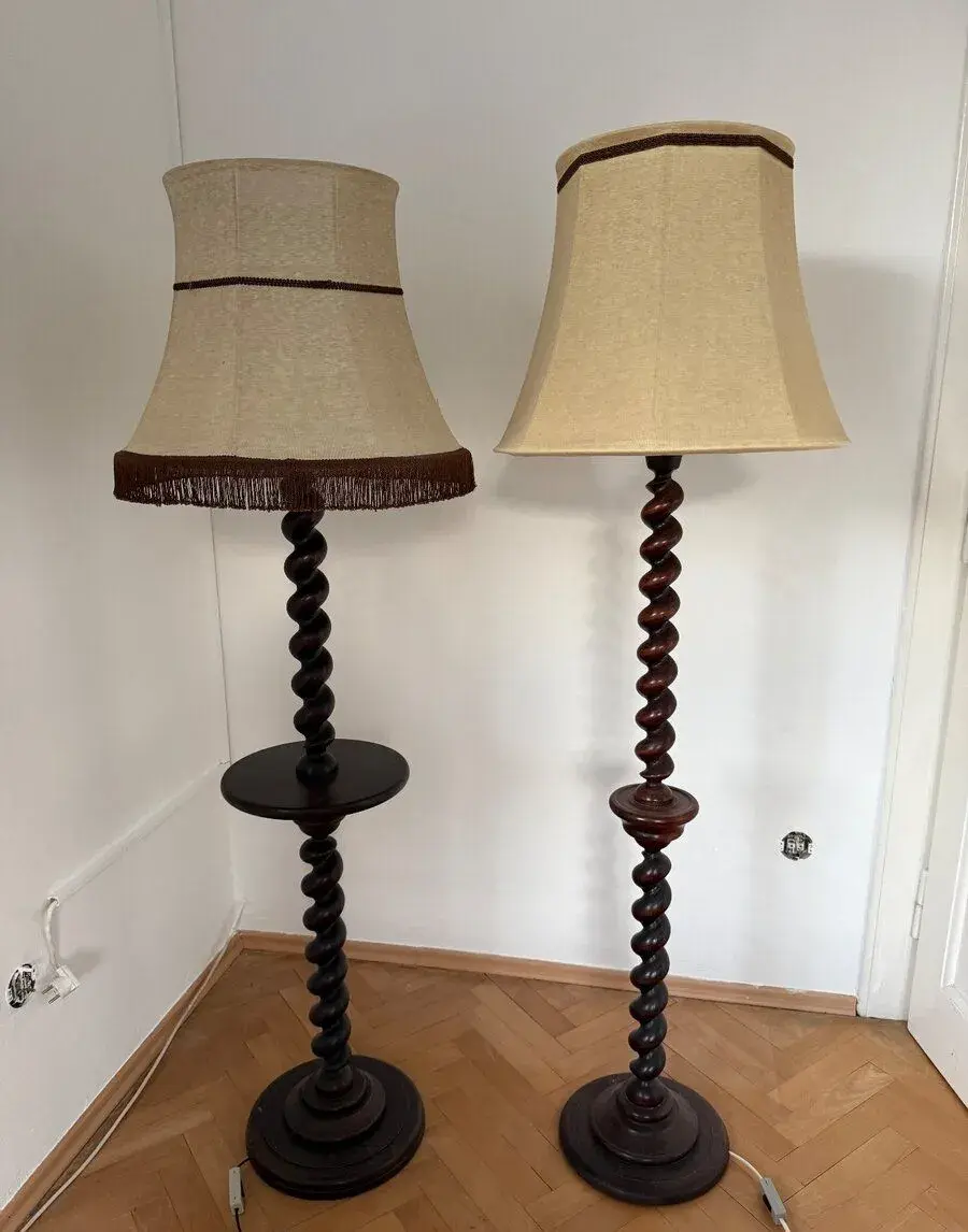 2× vintage stojací lampa s kroucenou dřevěnou noh