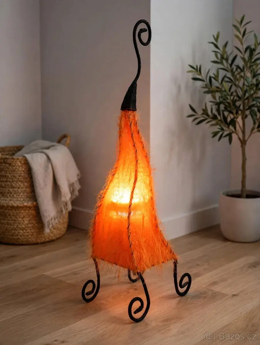 Stylová stojací lampa s kovanými nožkami Maroko – teplé oran