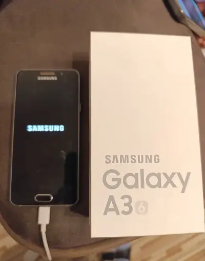 2 mobilní telefony Samsung Galaxy A3 a Samsung Galaxy