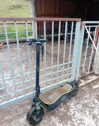 Terénní elektrokoloběžka