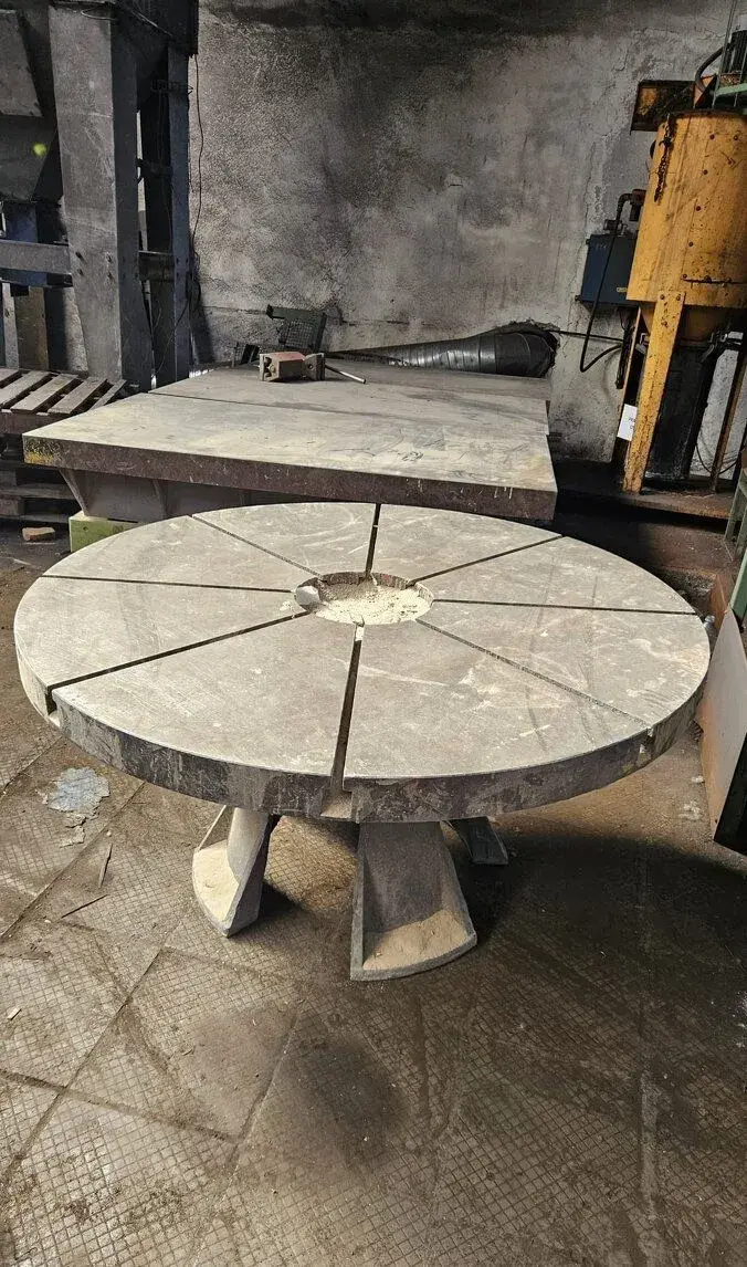 Litinový stůl kulatý, průměr 152cm, T drážky - -