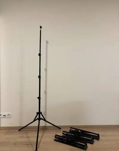 Stativy 173cm, 200Kč/kus, 2 kusy