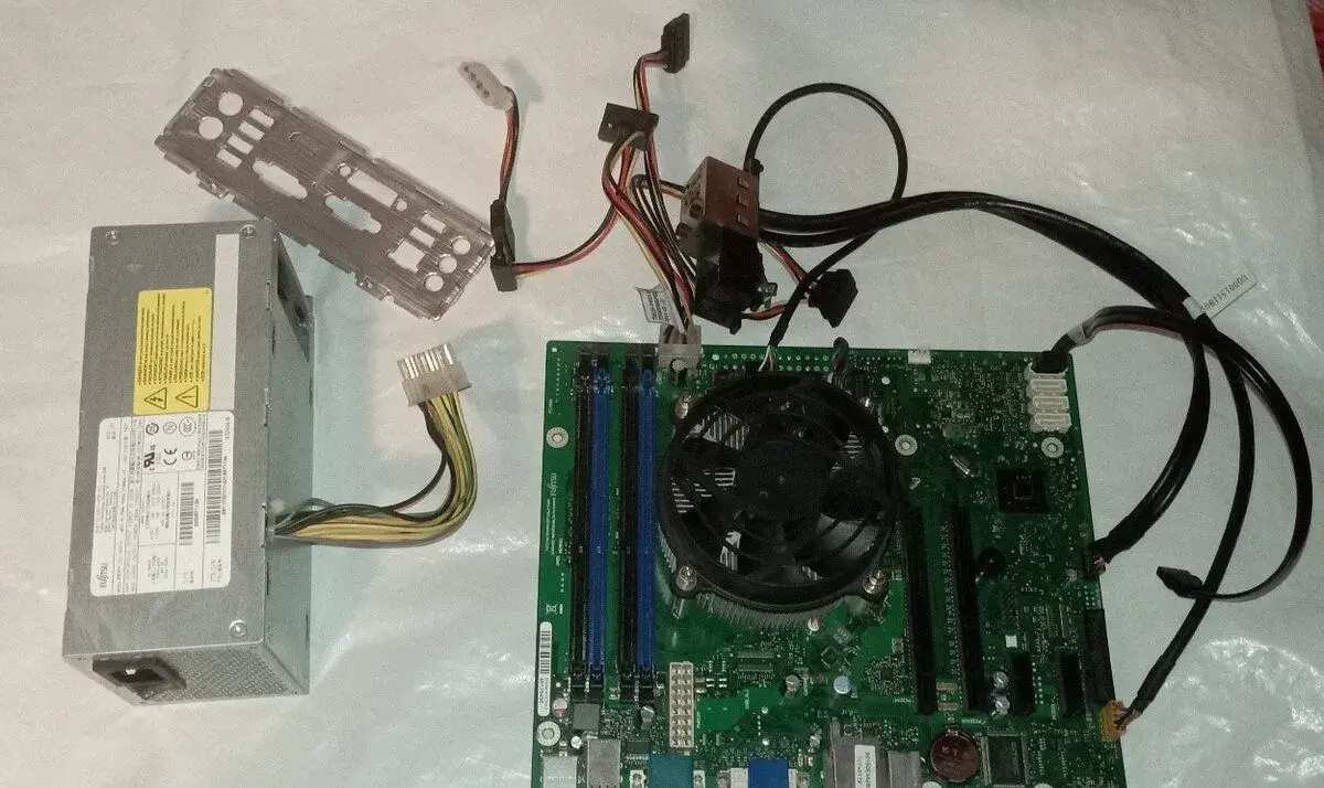 MB Fujitsu D3220-A12 Intel i5-4570 (zdroj)