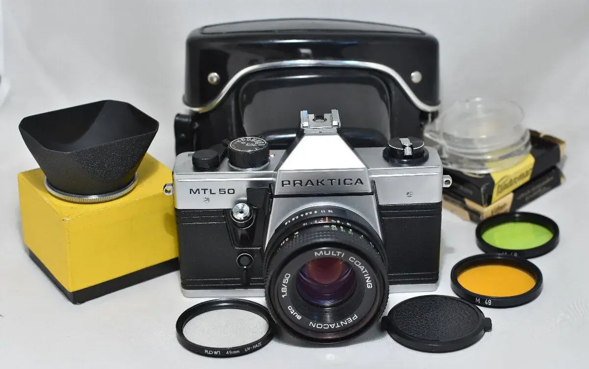 PRAKTICA MTL 50 + PENTACON 50/1,8 MC + BRAŠNA.