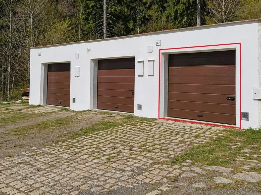 Prodej garáže 22m2 v osobním vlastnictví včetně pozemku