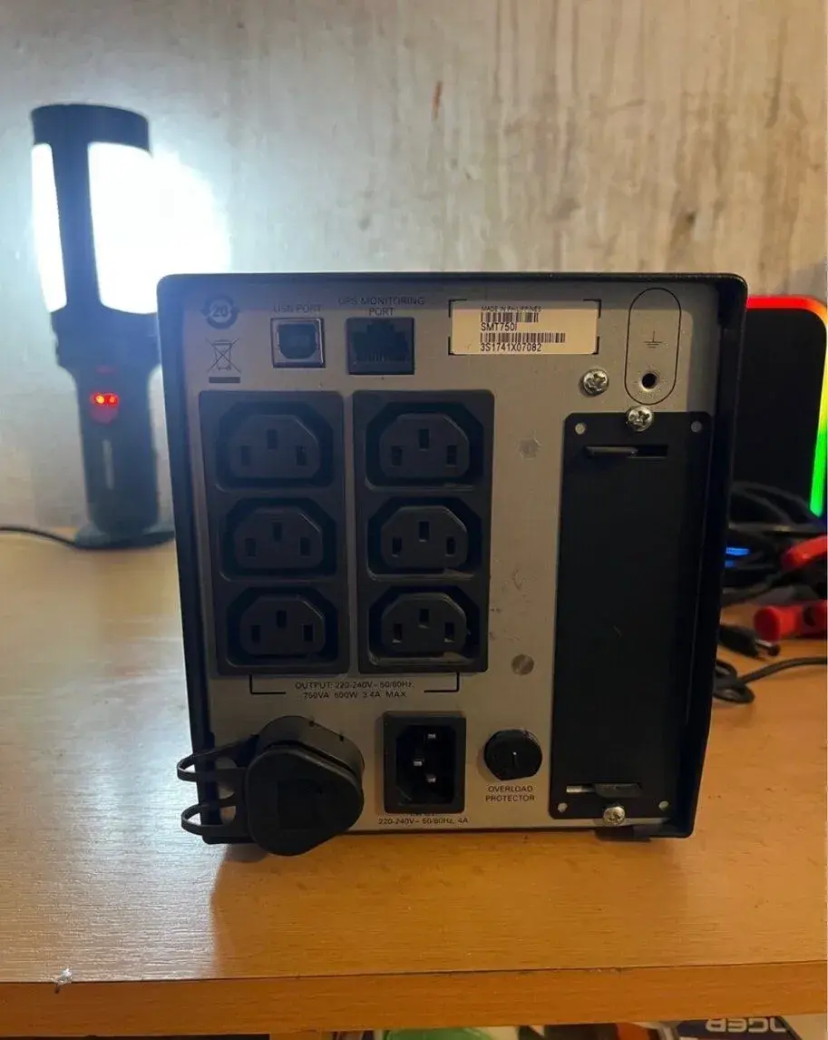 Smart UPS 750 - záložní zdroj