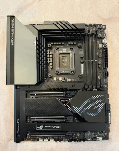 ASUS ROG Maximus Z690 Hero – Intel LGA 1700