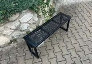 Robustní celokovová lavice bezúdržbová