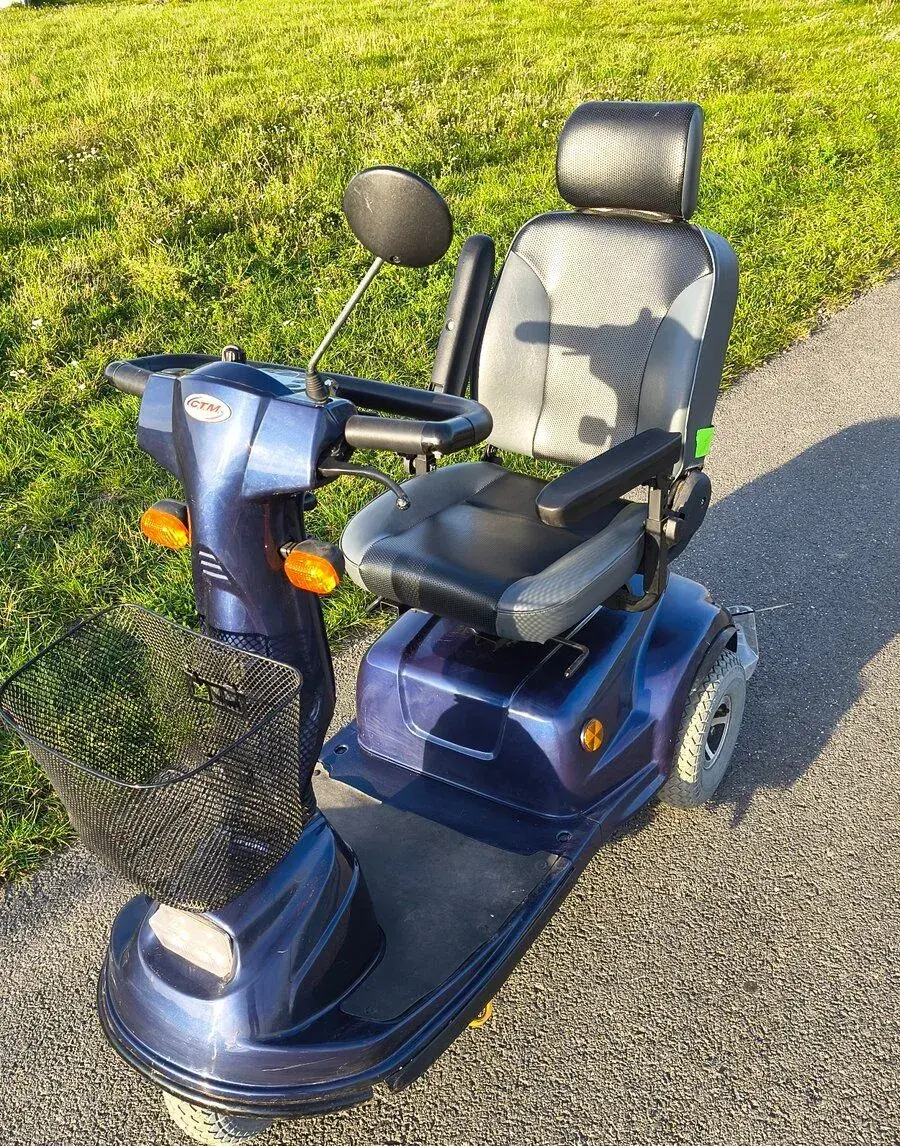 Skůtr trojkolka elektroskůtr vozík pro seniory invalidy CTM