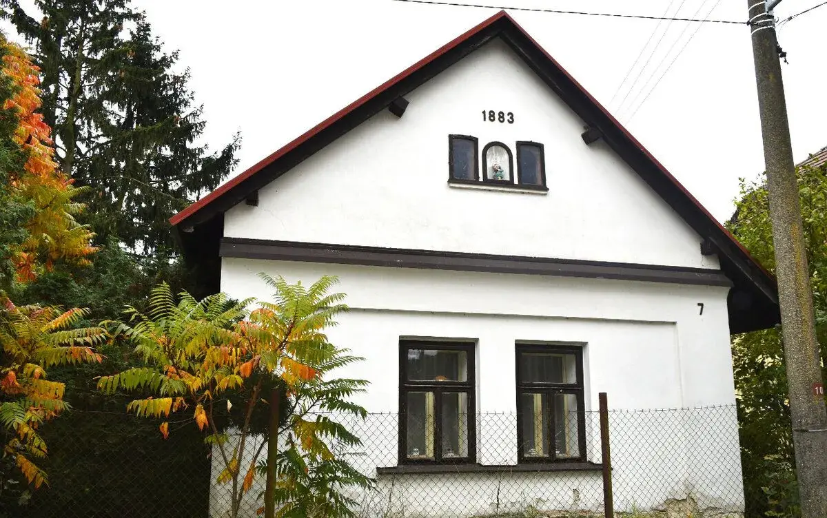 Písek u Chlumce nad Cidlinou - Rodinný dům s pozemkem 6015m2