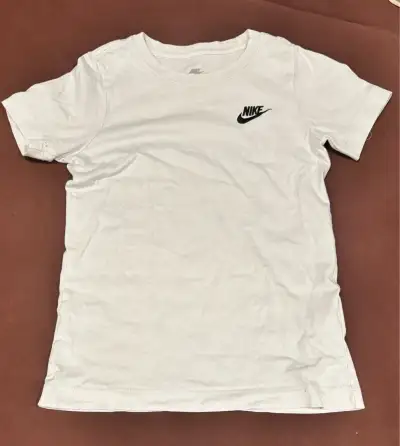 Bílé unisex tričko Nike vel. 9/10 let top stav