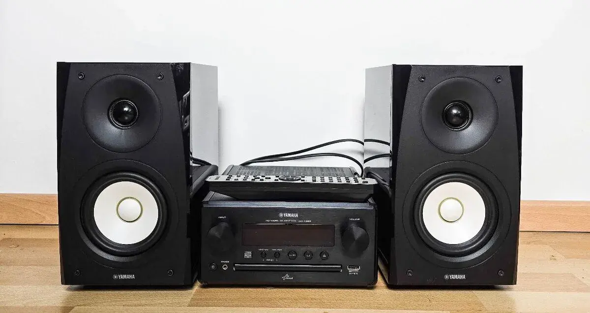 Yamaha CRX-N560 / AirPlay/USB/Spotify/optika