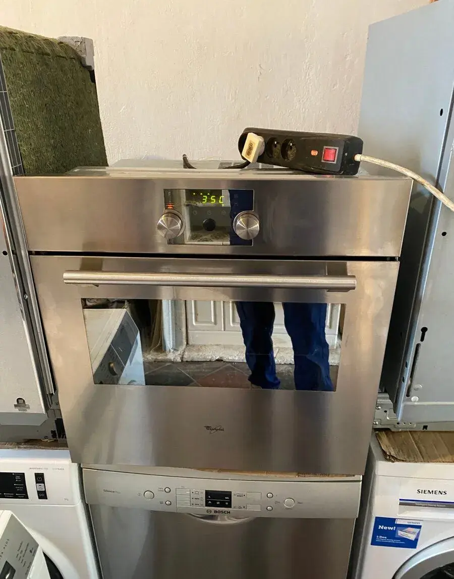 Vestavná nerezová trouba zn.Whirlpool