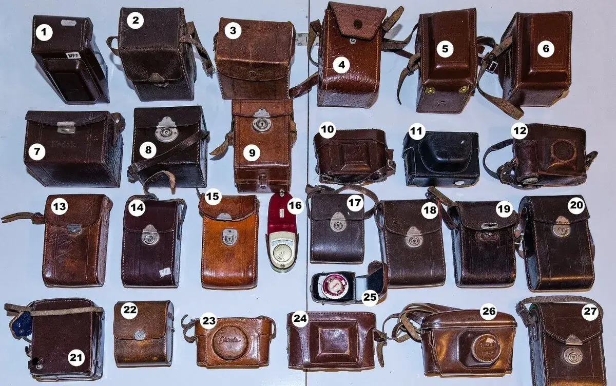 Stará pouzdra na fotoaparáty + expozimetry