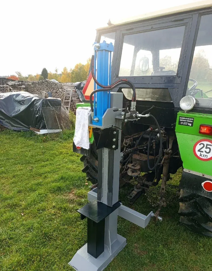 Štípačka za traktor