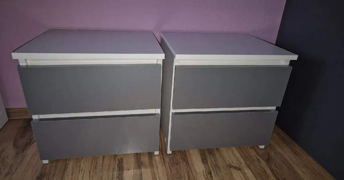 2 noční stolky,š.40cm,hl.35cm,v.40cm,cena za oba stolky