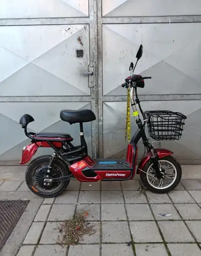 Elektrický skútr -plně funkční