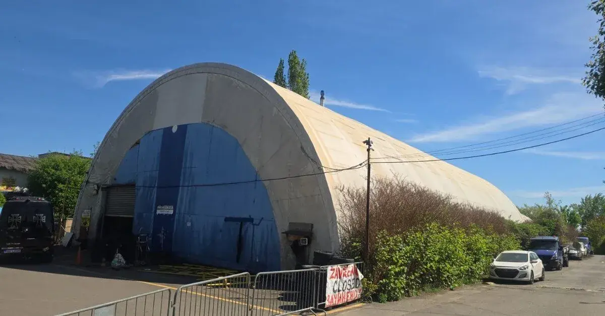 Masivní konstrukce montovaná plachtová hala 19x36m + vrata