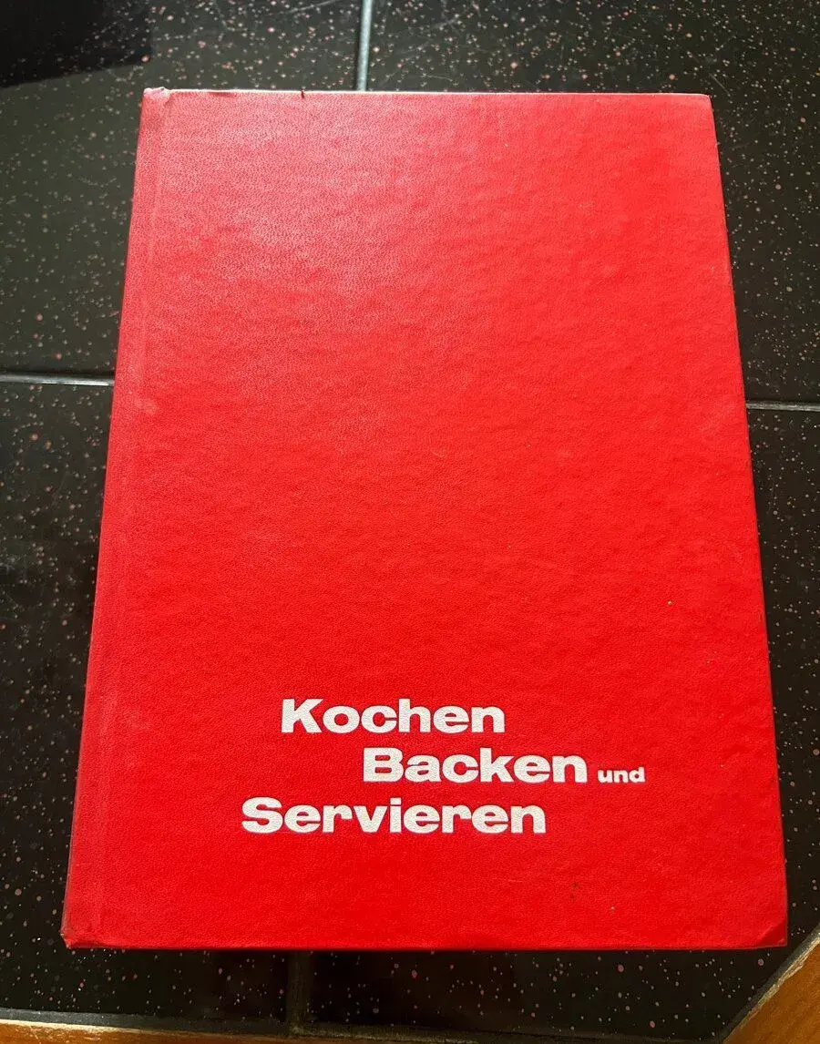 Knihu Kochen, Backen und Servieren (1972, Německo)