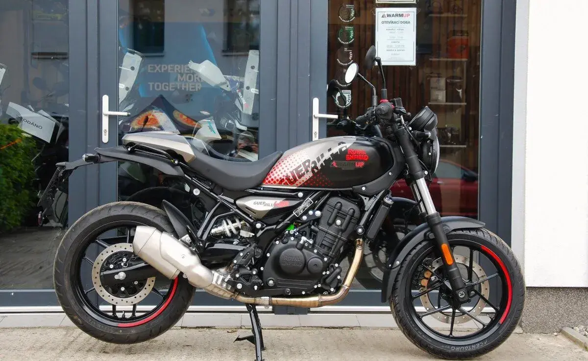Royal Enfield Guerrilla 450 Apex - PŘEDVÁDĚCÍ STROJ, DPH