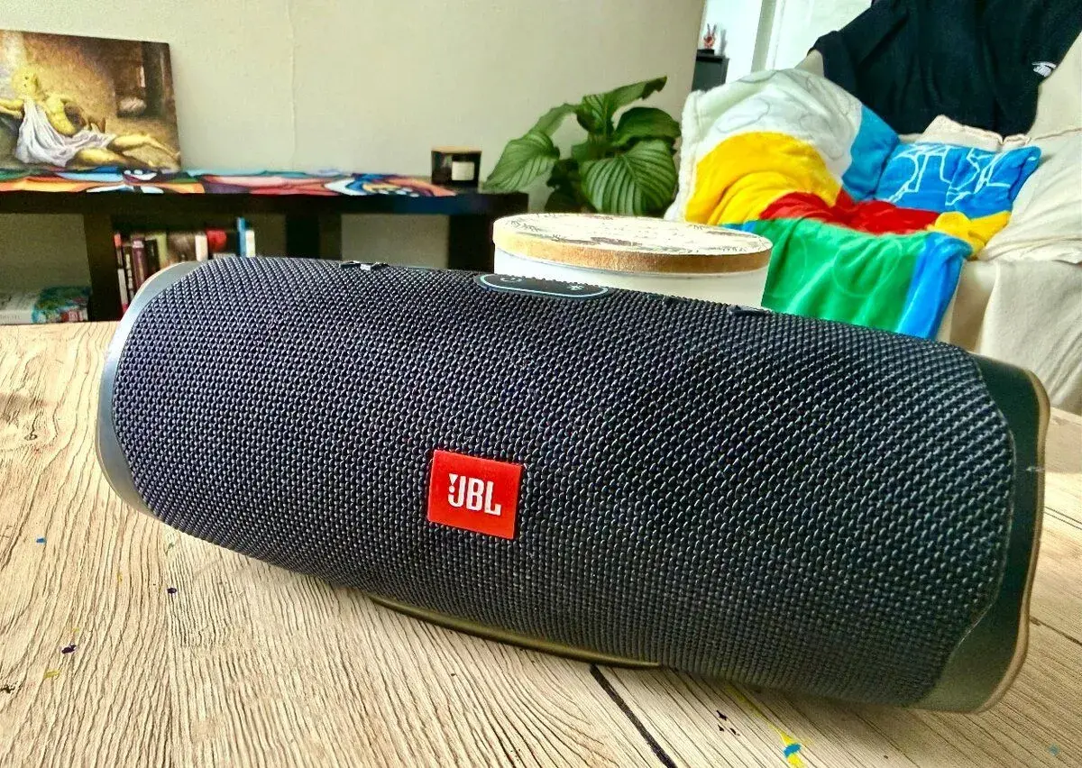 JBL Charge 4 – Černý