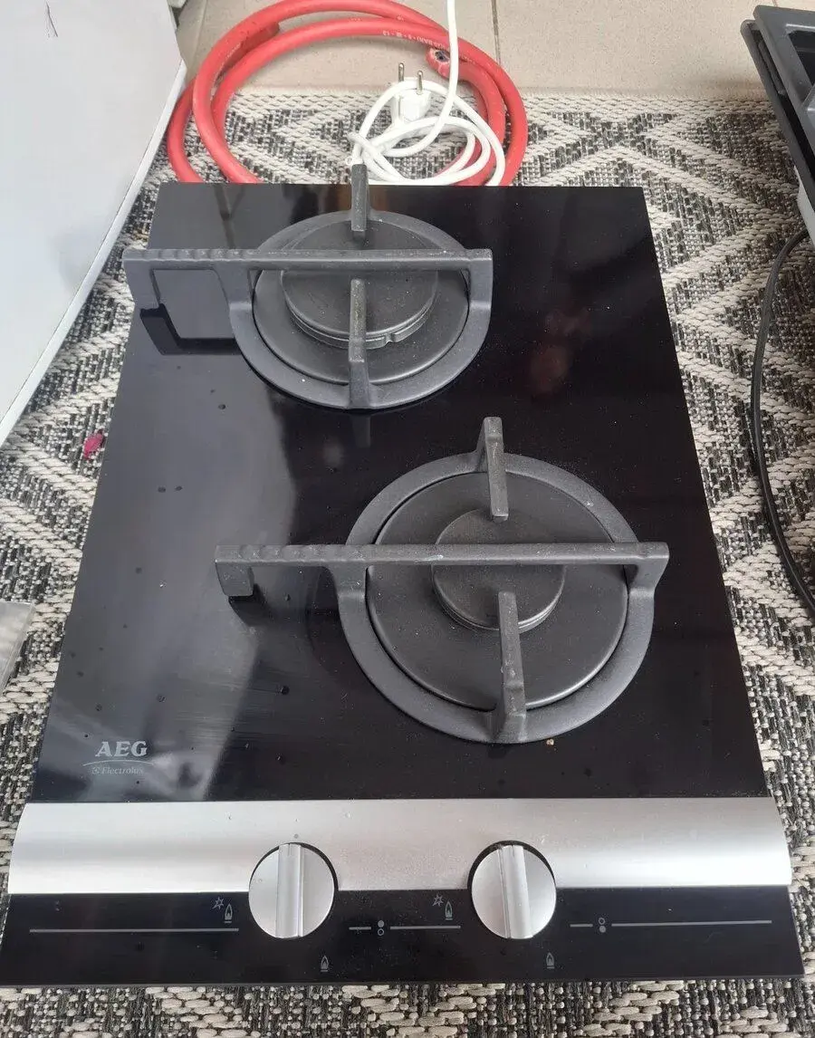 Vestavná plynová deska AEG FM 4300 G-AN (černé sklo)