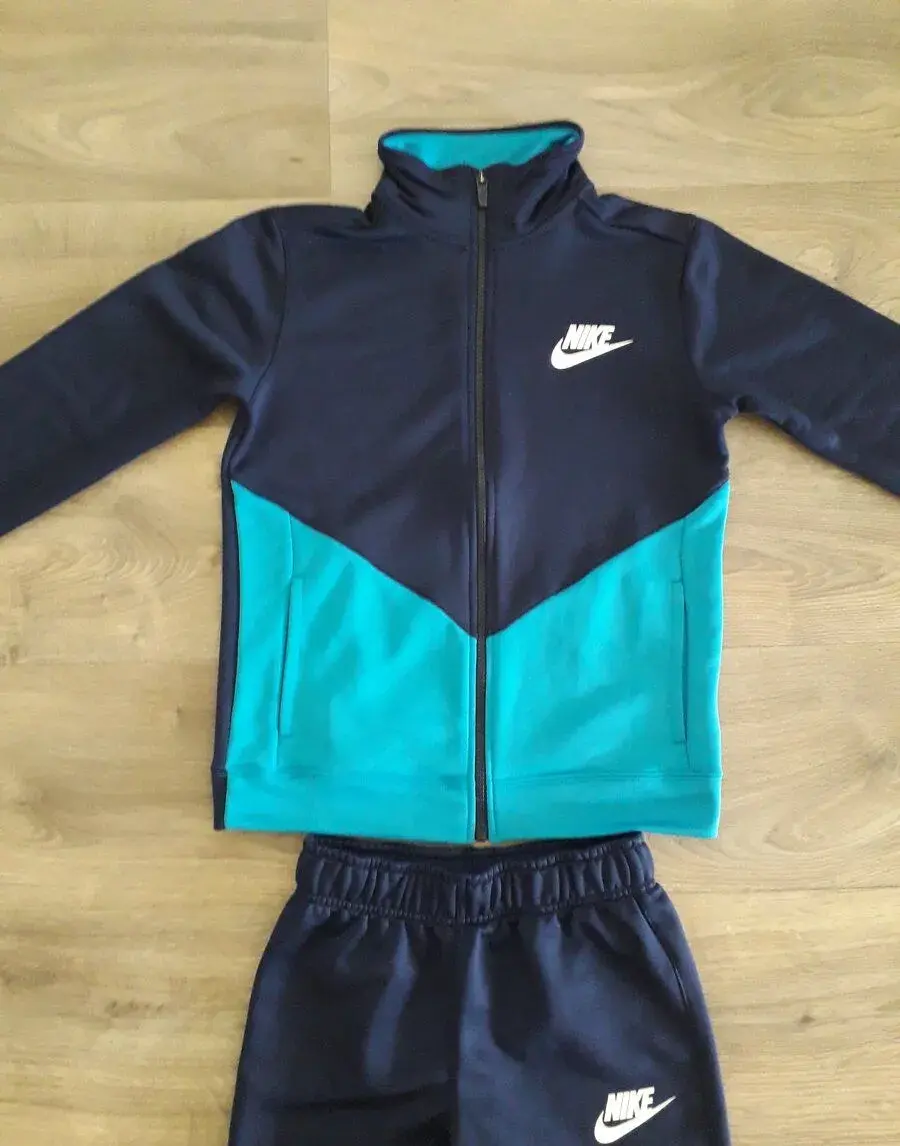 Souprava Nike velikost M.