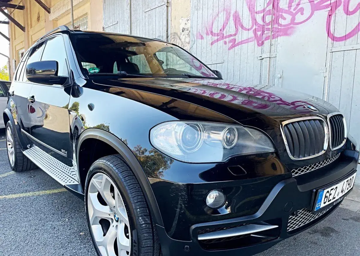 BMW X5 – 2026, 266 326 km
