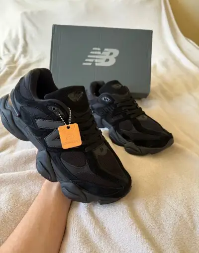 New Balance 9060 Triple Black - Vel. 44 (Nové)⁠