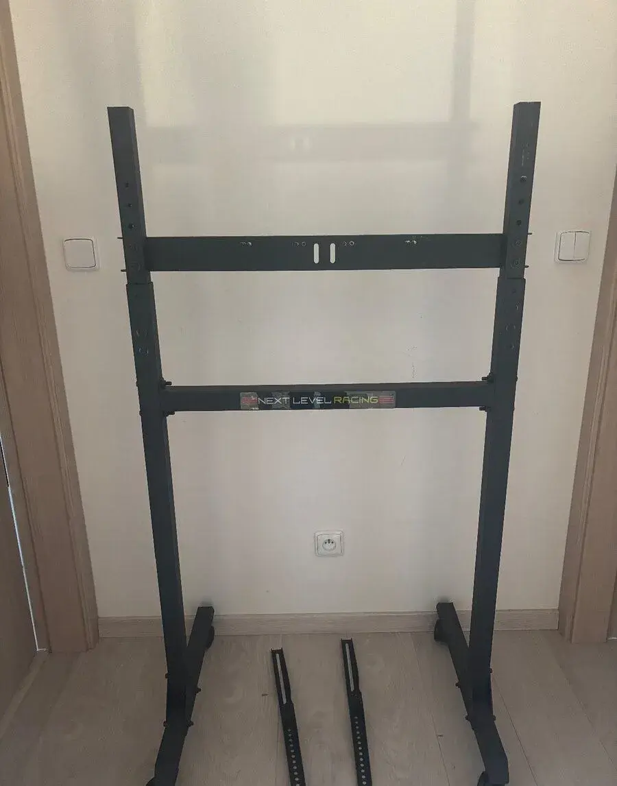 Next Level Racing Free Standing Monitor Stand – stojan na TV