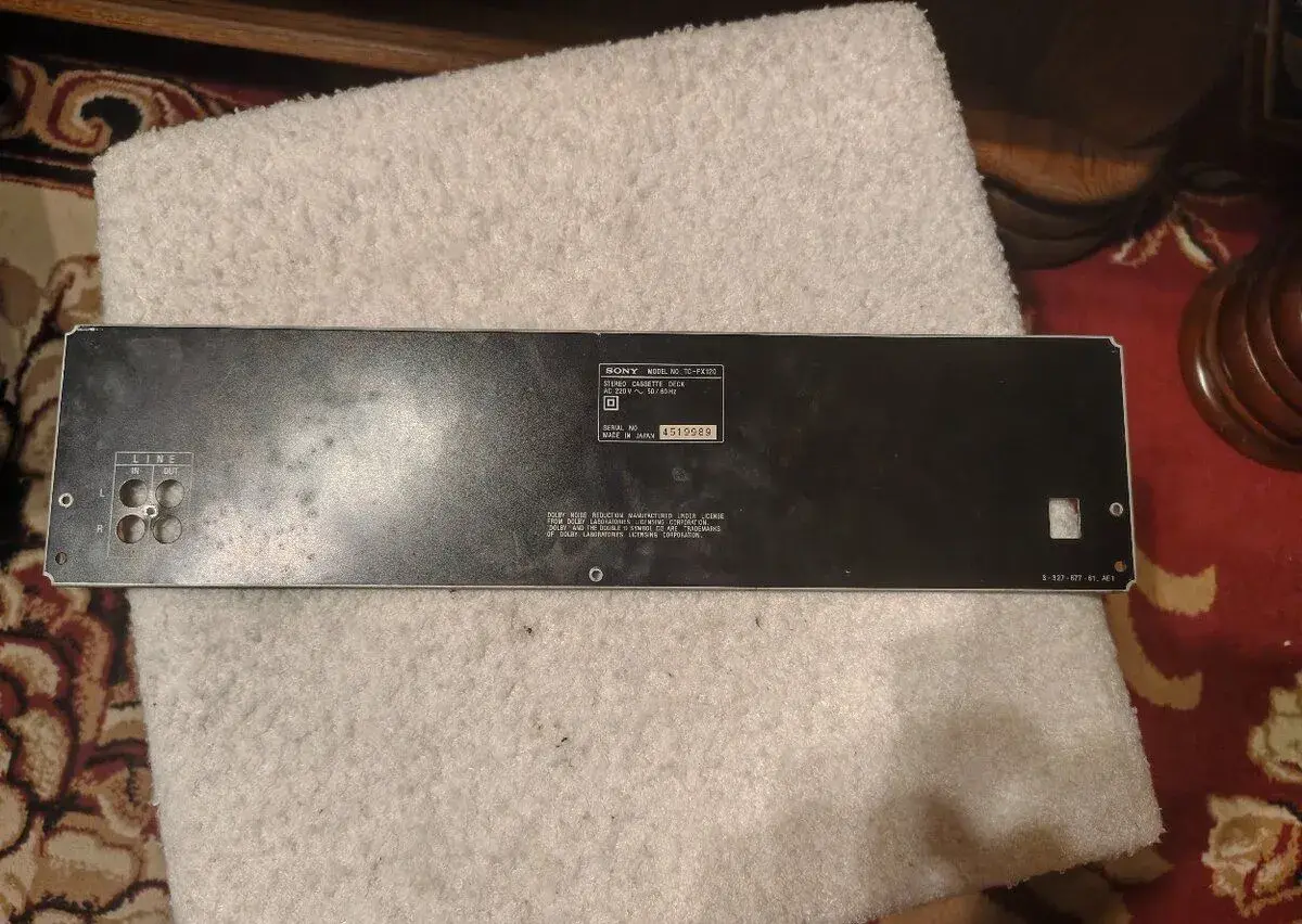 Zadní panel tape deck Sony. Poptávka: