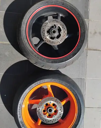 Zadní kolo R1 rn12 04-06