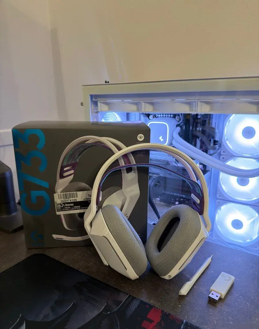 Logitech G733