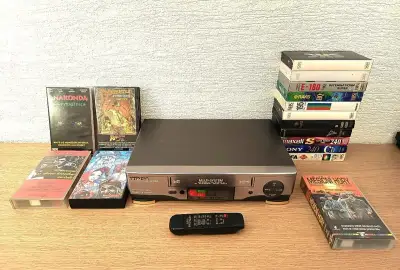 VHS Hitachi VT-P108 (Na opravu) + Kazety