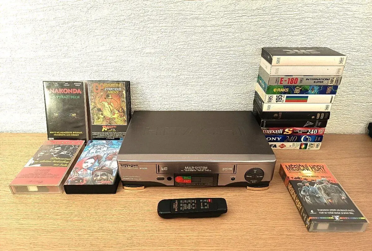 VHS Hitachi VT-P108 (Na opravu) + Kazety
