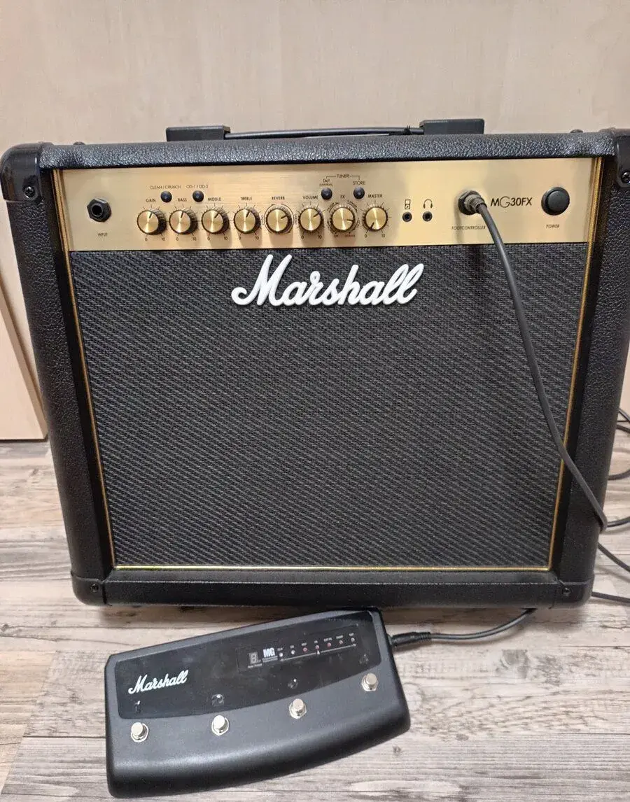 Kytarové kombo Marshall MG30GFX + Footswitch SET 1