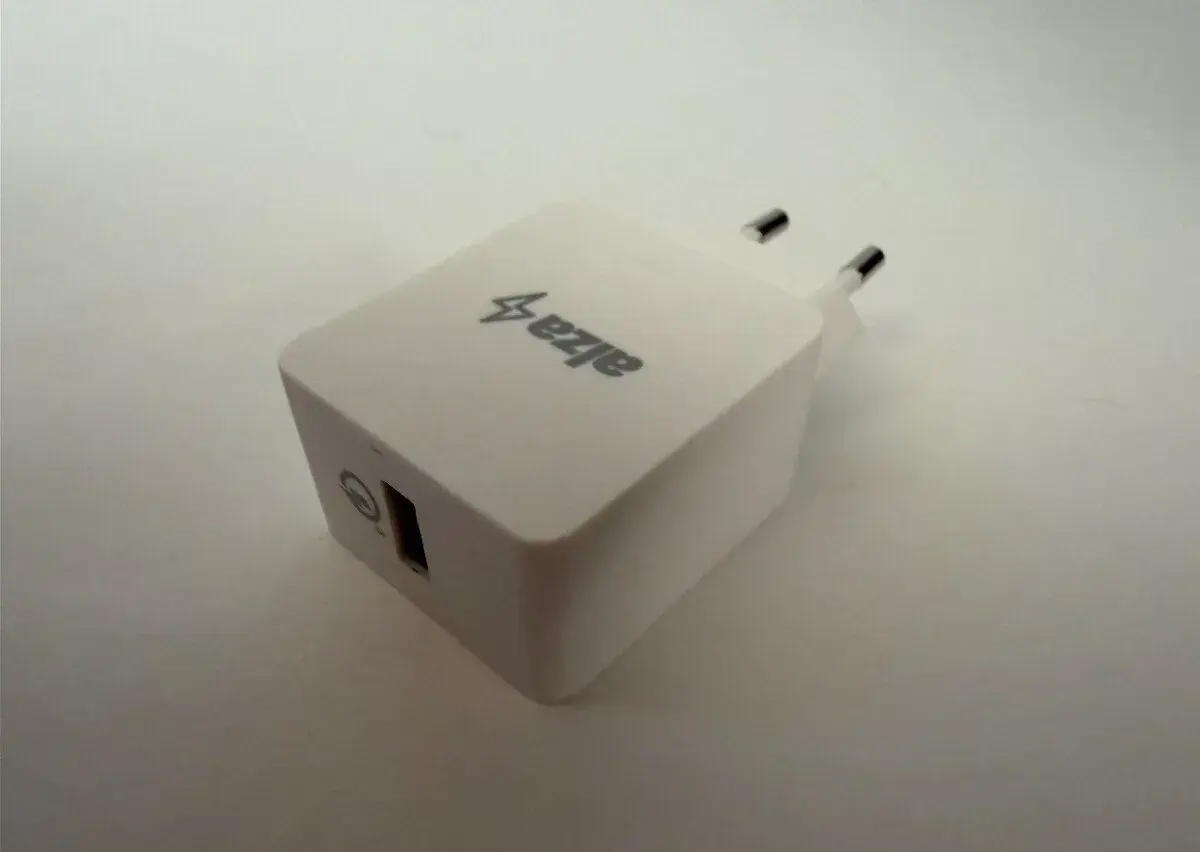 AlzaPower Charger Q100 18W USB-A rychlonabíječka