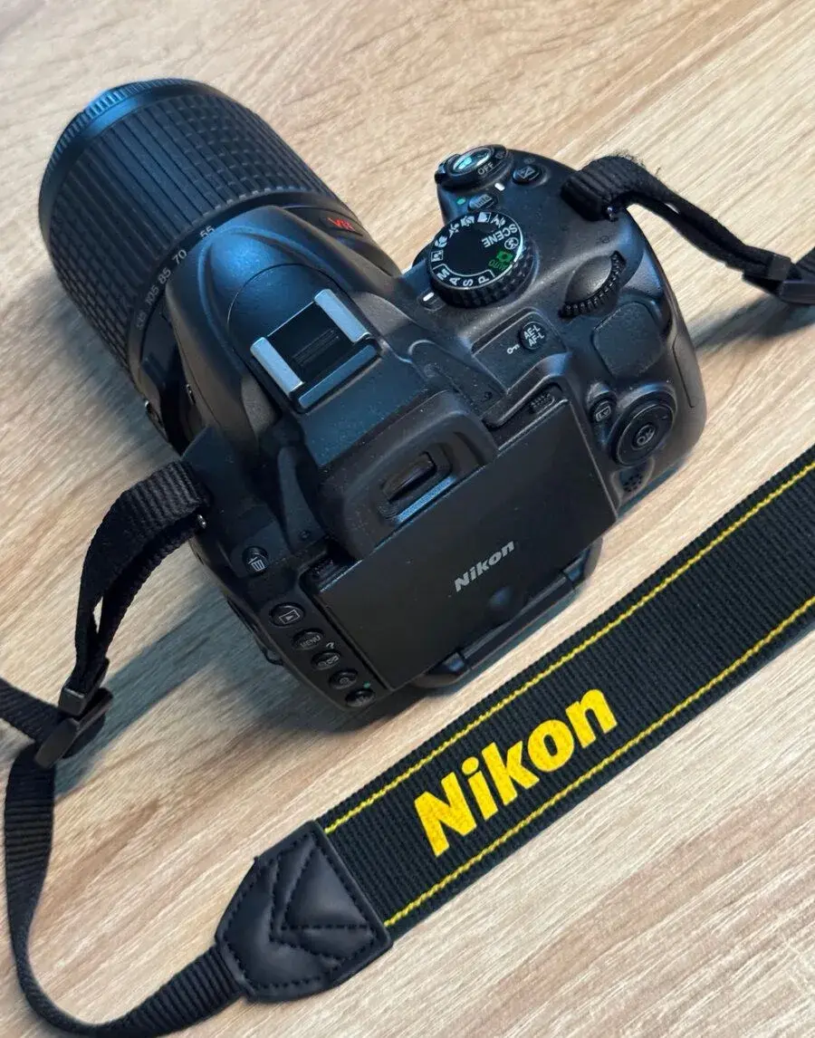 Nikon D5000 + 3 objektivy + externí blesk + příslušenství