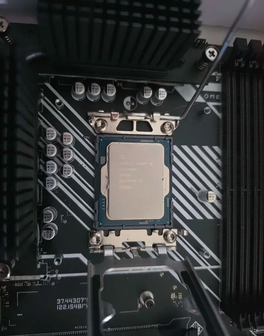 Procesor intel i9 13900k + Zakladni deska HP omen