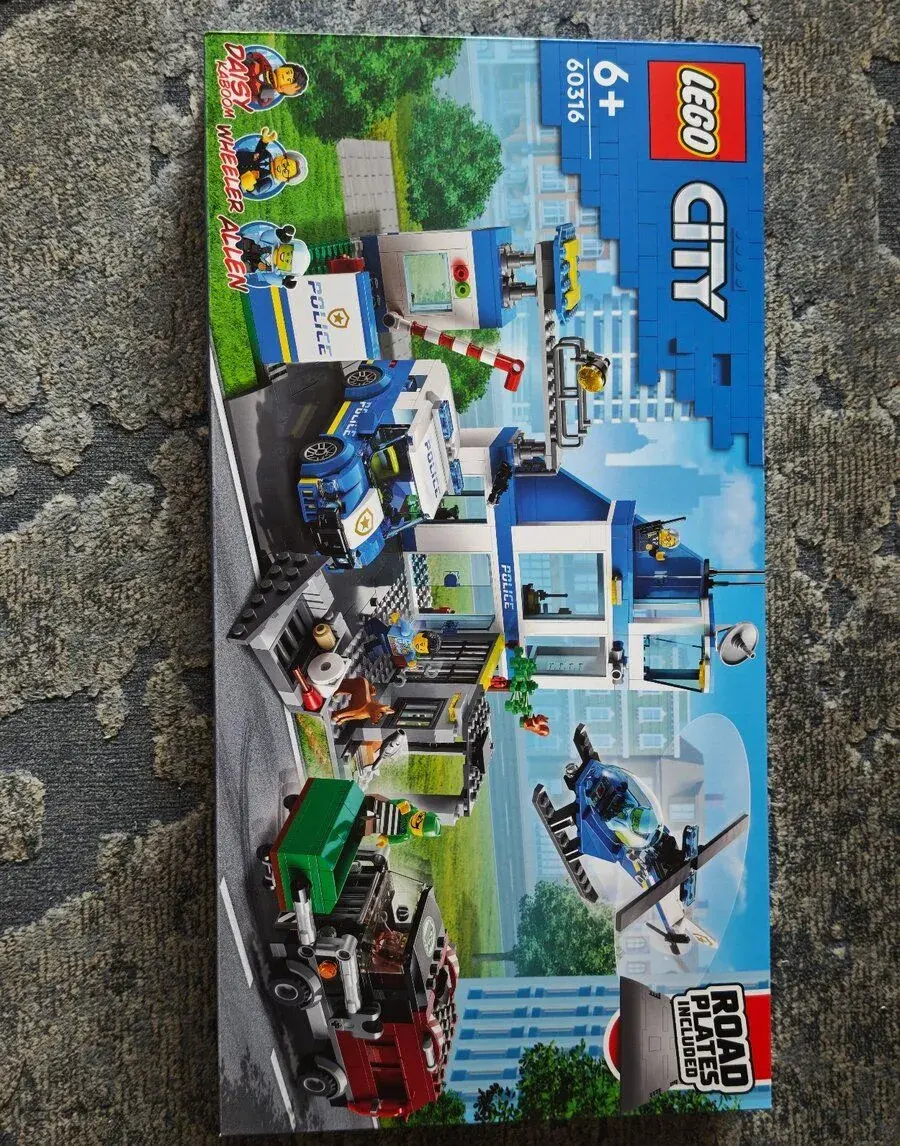 LEGO City 60316 Policejní stanice