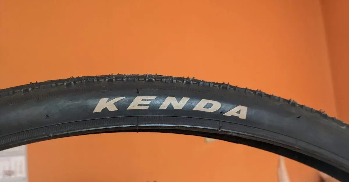 2x Nový cyklo plášť 37-622, 700x35C