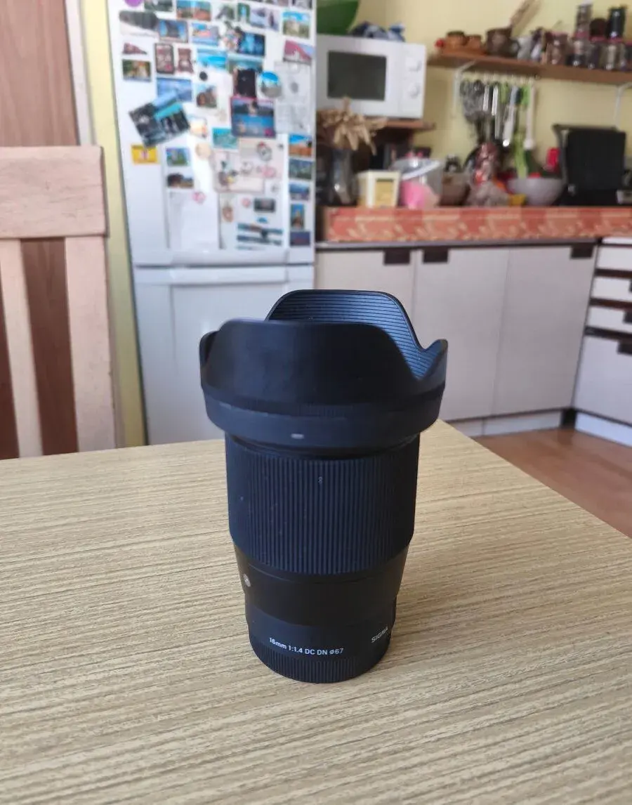 Sigma 16 mm f/1,4 DC DN Contemporary Sony E