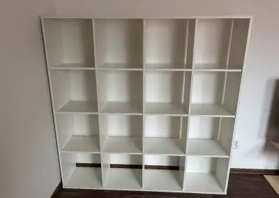 DĚLICÍ STĚNA, POLICOVÝ REGÁL