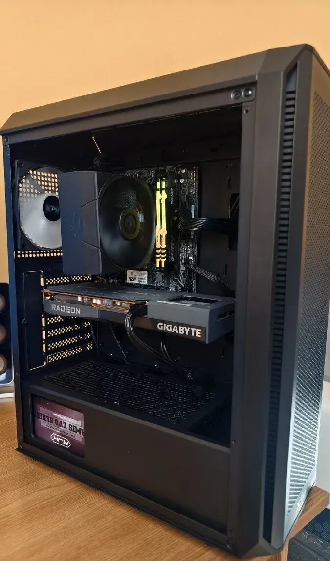 Herní PC R7 2700/rx6600xt/16DDR4/1TBssd win11 záruka