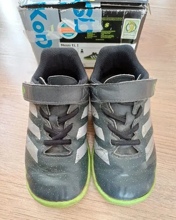 Dětské kopačky adidas 25,5