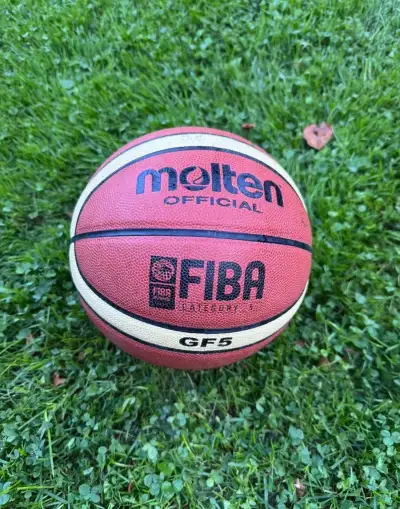 Basketbalový míč Molten GF5